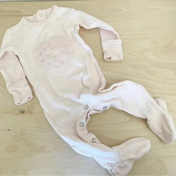 Loved baby Organic Velveteen Graphic Footie in Blush Sz 3-6 - Picture 1 of 7